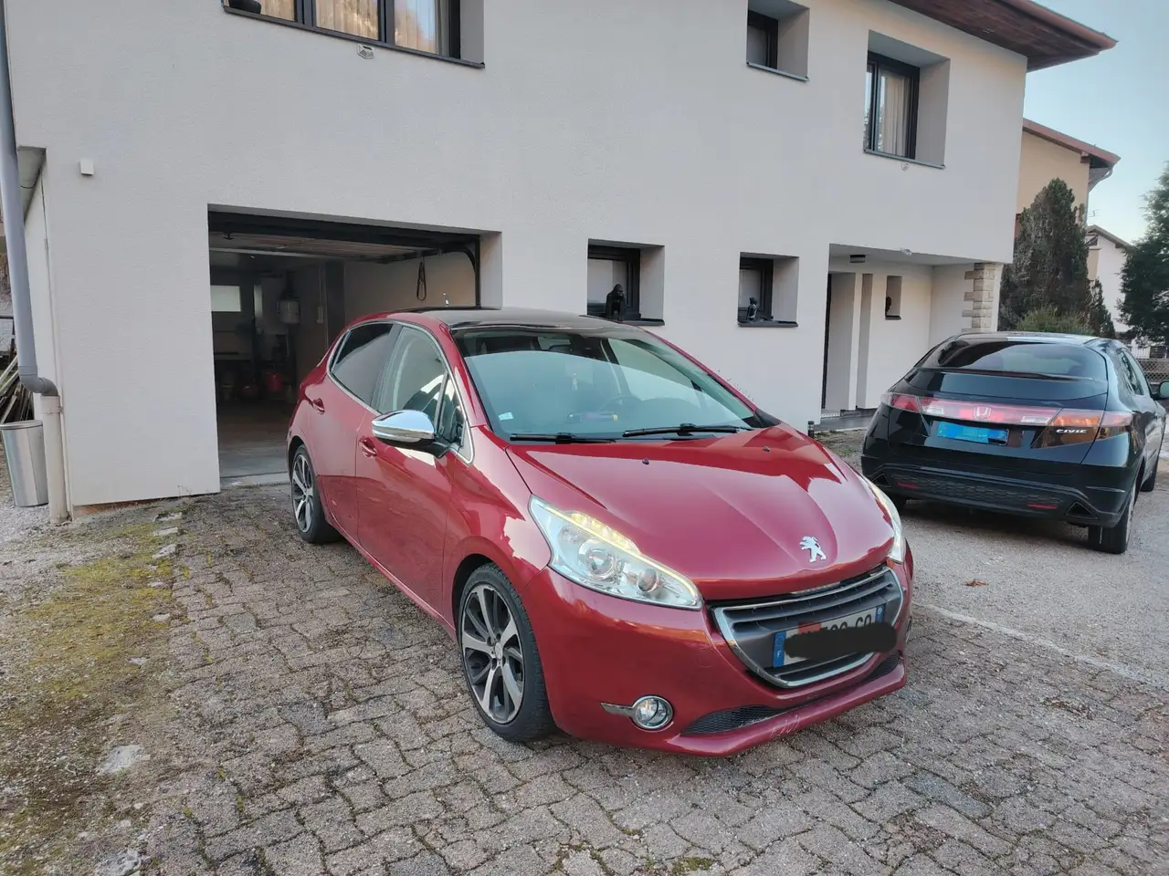 Peugeot 208 1.6 e-HDi 92ch BVM5 FÃ©line