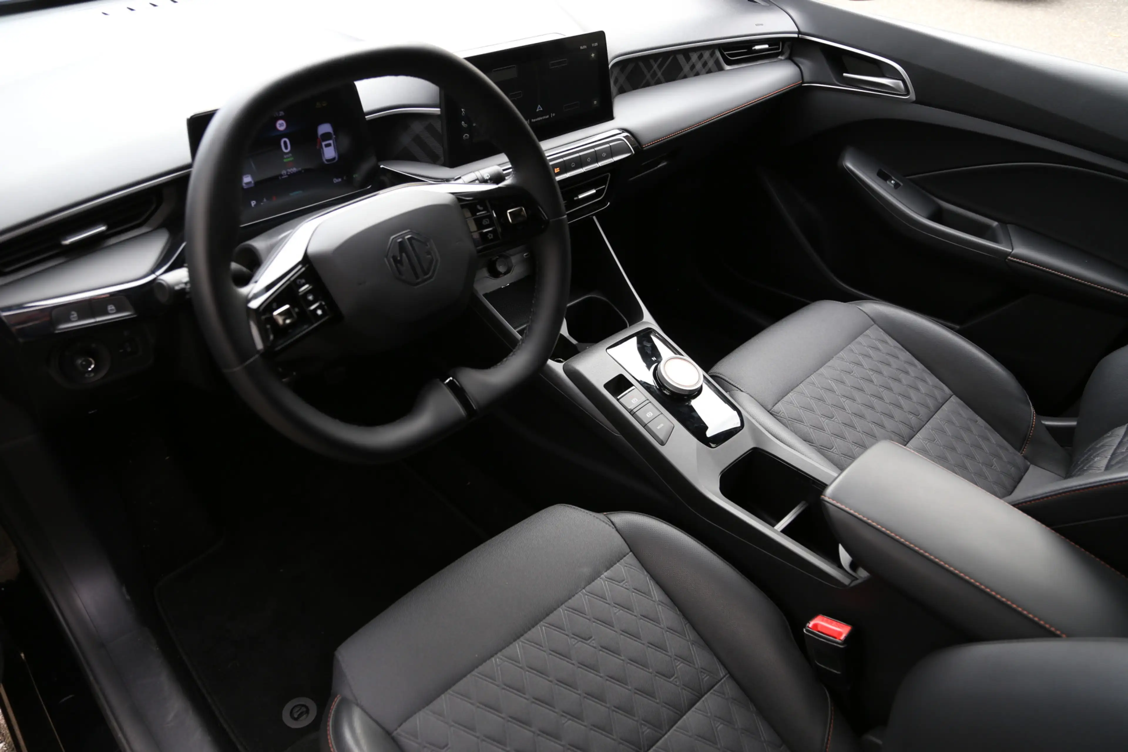 MG MG3 Hybrid+ 1.5 Hybrid+ Luxury Navi Camera LED — photo 6