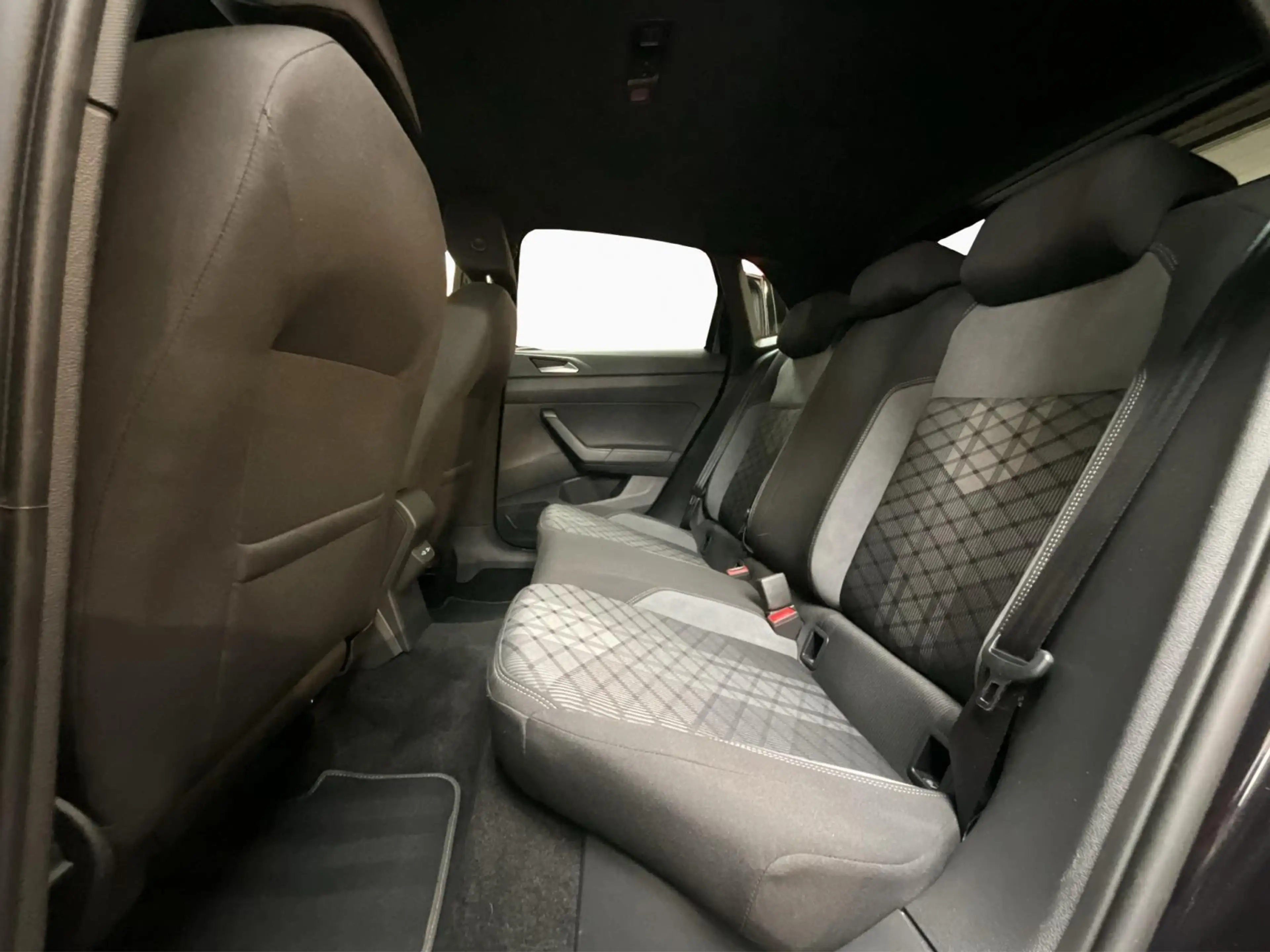 Volkswagen Polo R-Line+DSG+P.Assistance+P.Lumiere+DAB+Led — photo 15