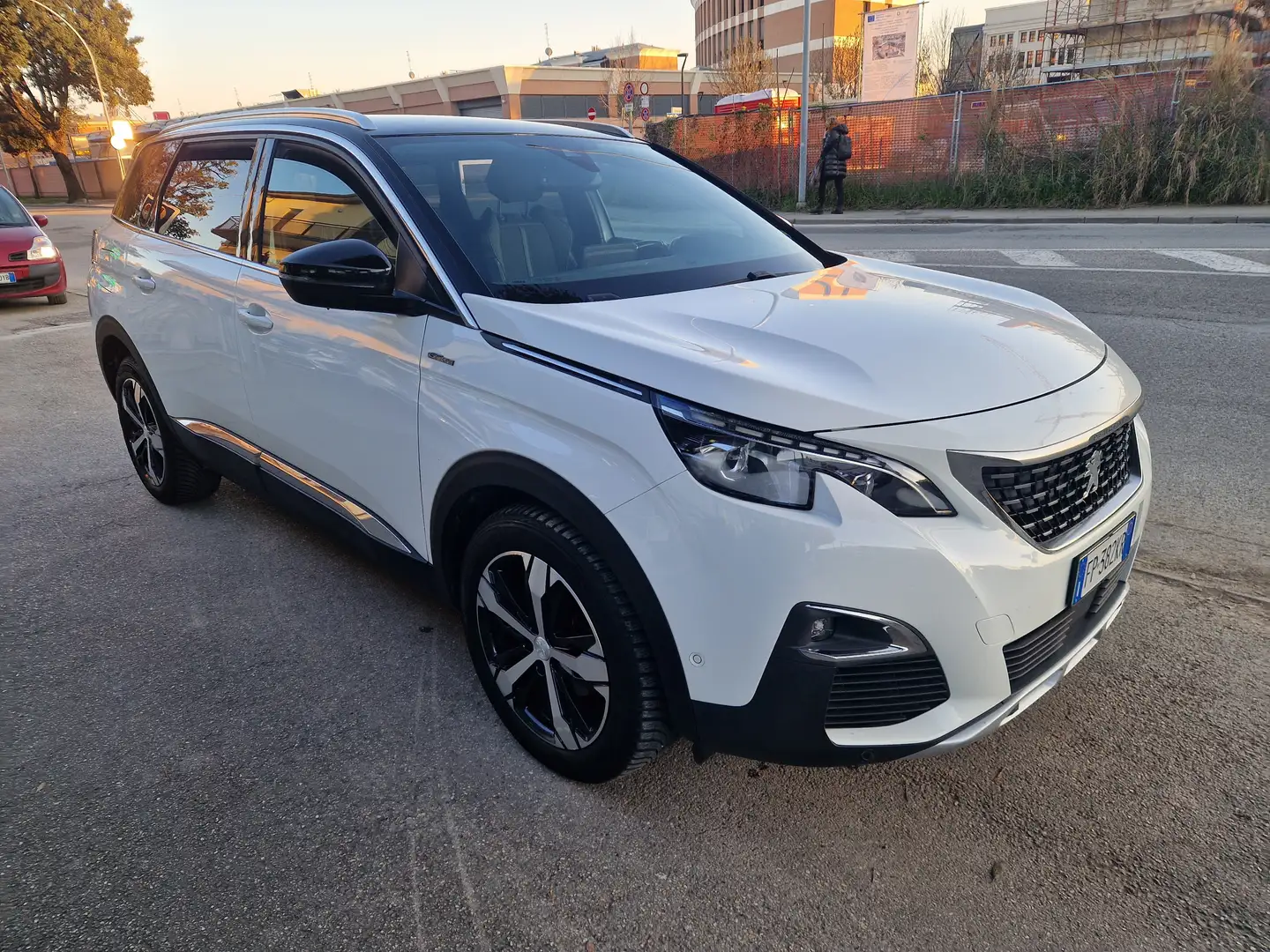 Peugeot 5008 1.5 bluehdi GT Line 131cv Aut. Bianco - 1