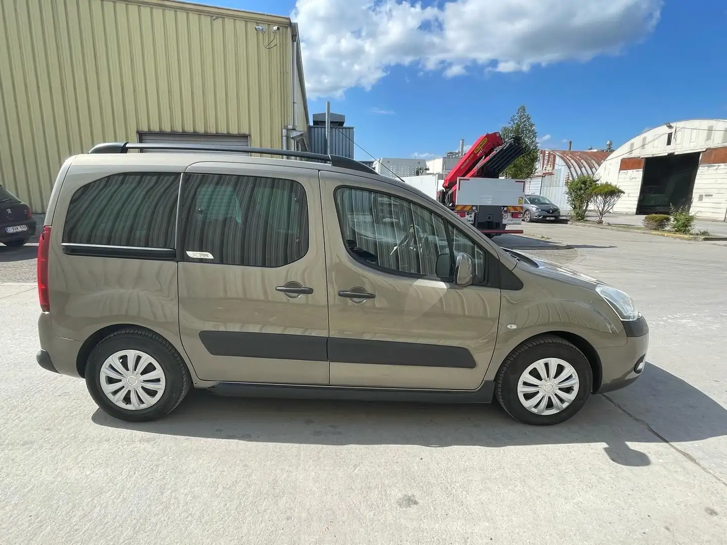 Citroen Berlingo Xtr 1.6 e-HDi XTR Automatique Gris - 2