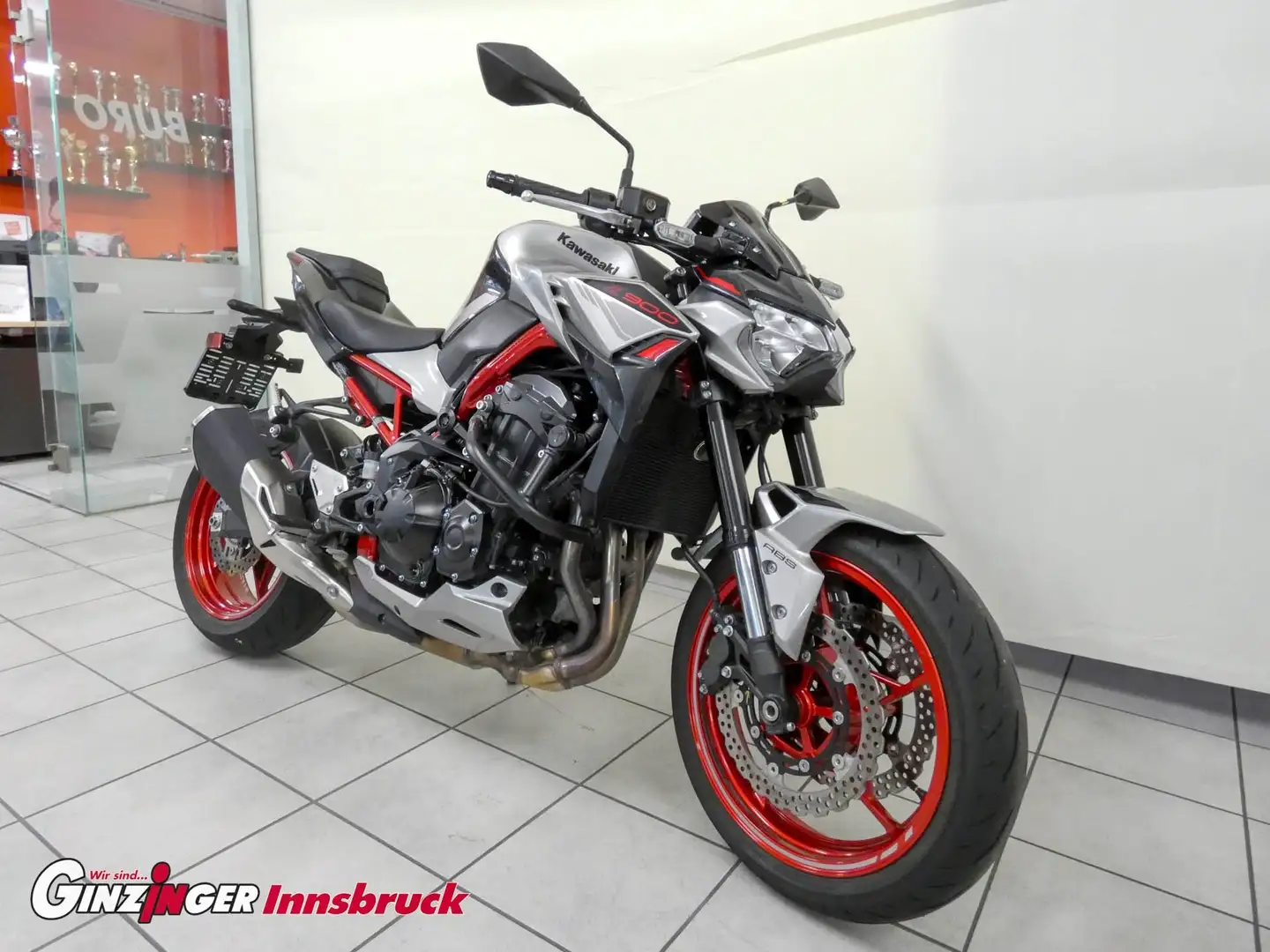 Kawasaki Z 900 Grau - 1