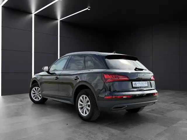 Audi Q5 view 3