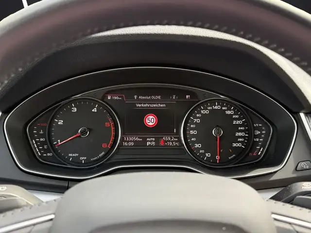 Audi Q5 view 14