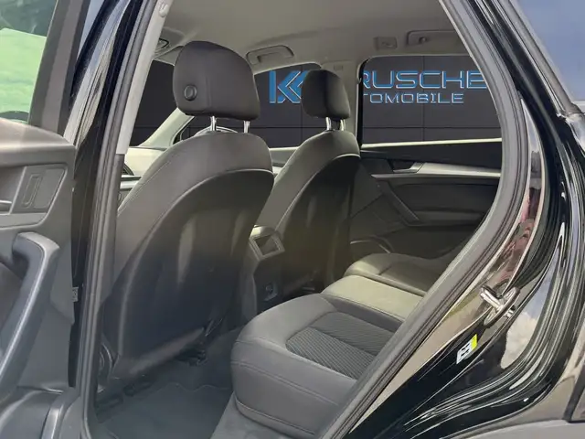 Audi Q5 view 10