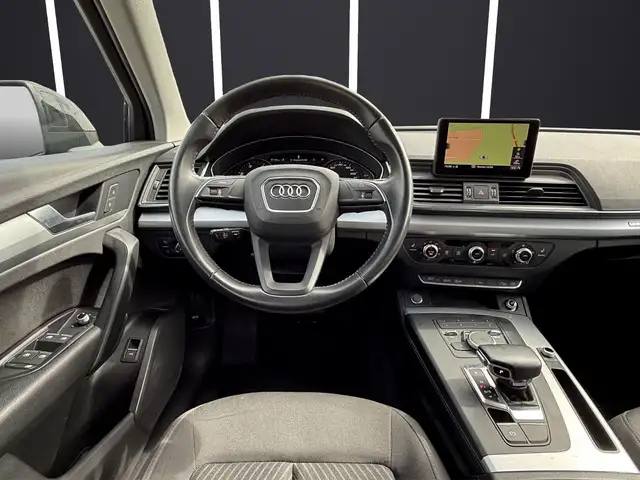 Audi Q5 view 12