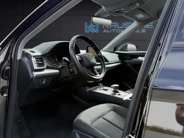 Audi Q5 view 9