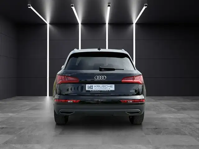Audi Q5 view 4