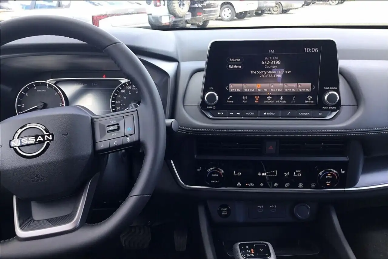 Nissan Rogue снимка Nissan Rogue