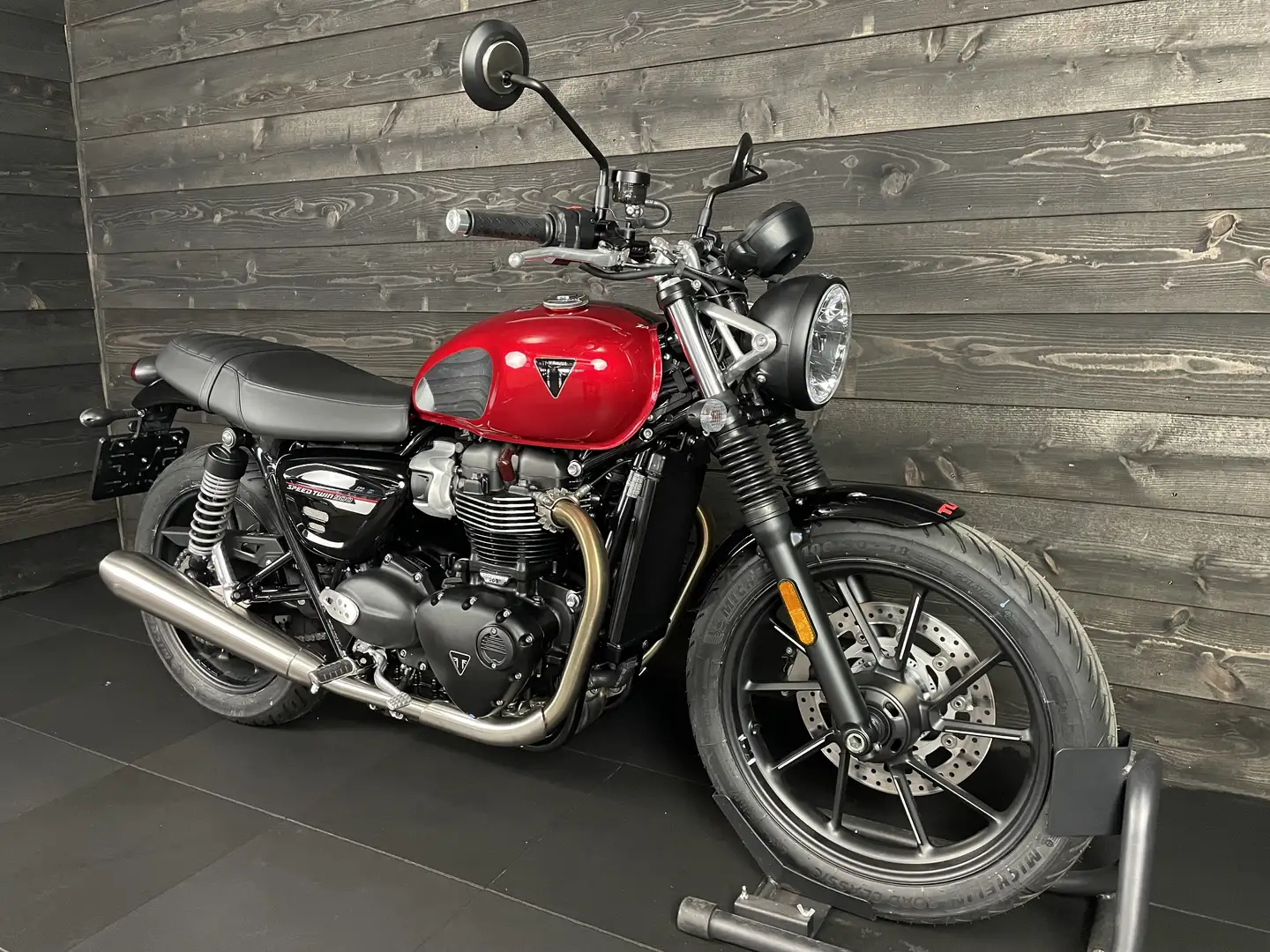 Triumph Speed Twin 900 CHROME EDITION Rood - 2