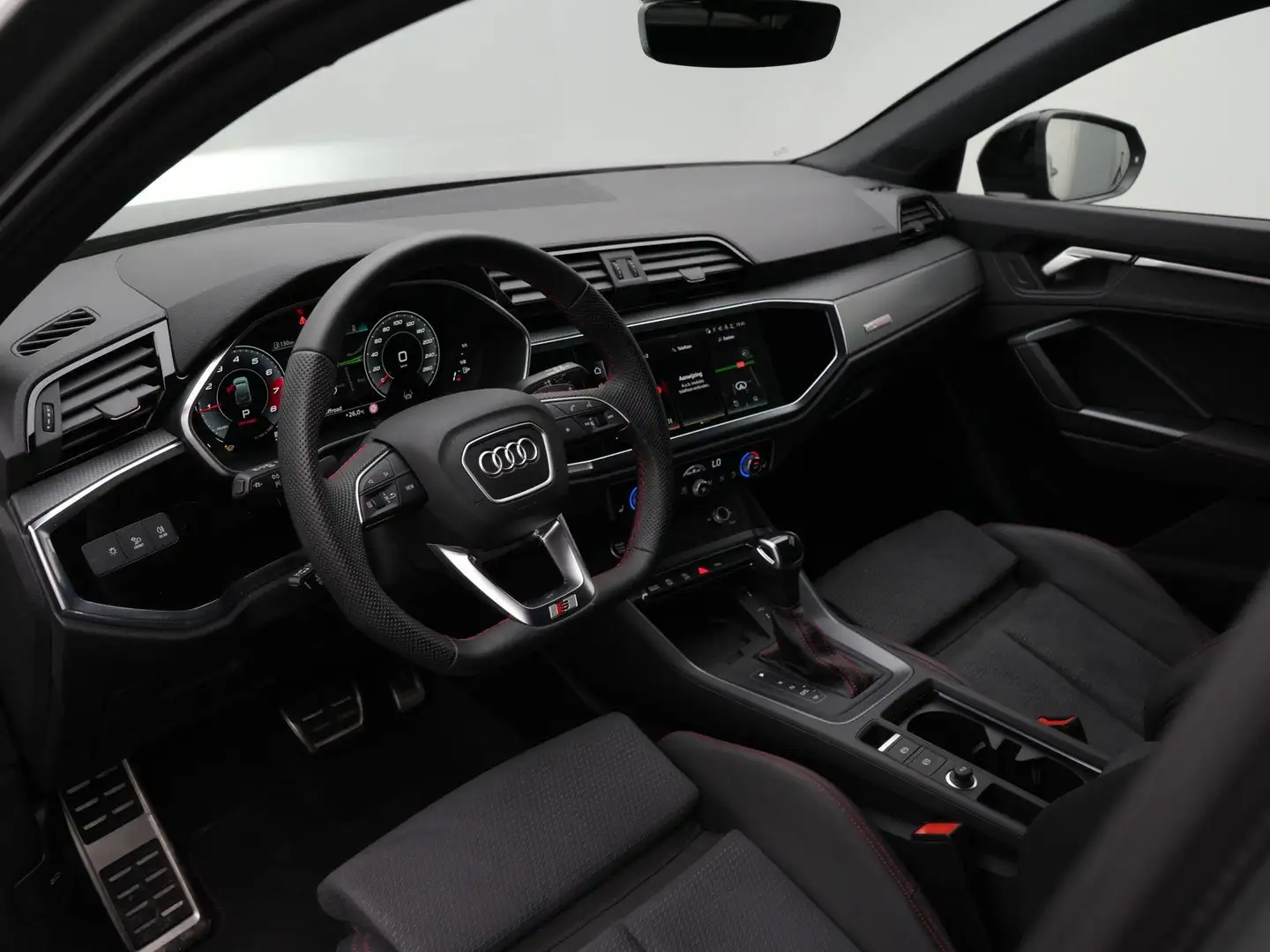 Audi Q3 Sportback 35 TFSI 150 pk S-tronic S Edition Compet Grijs - 2