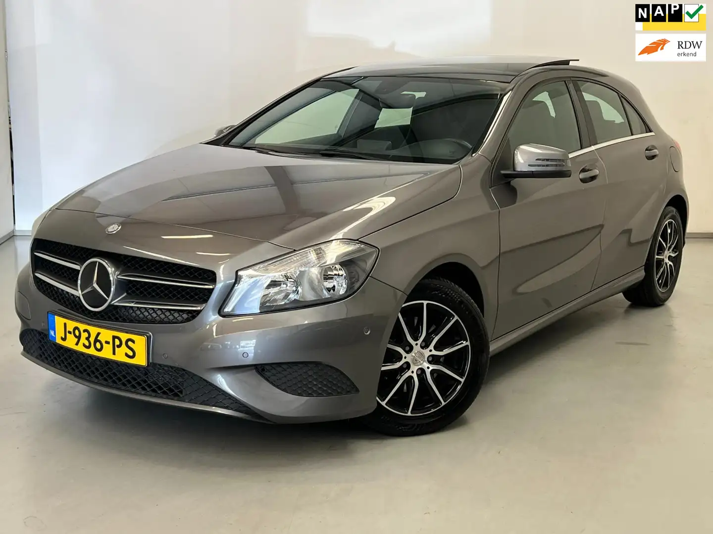 Mercedes-Benz A 180 Pano / Stoelverwarming Grey - 1
