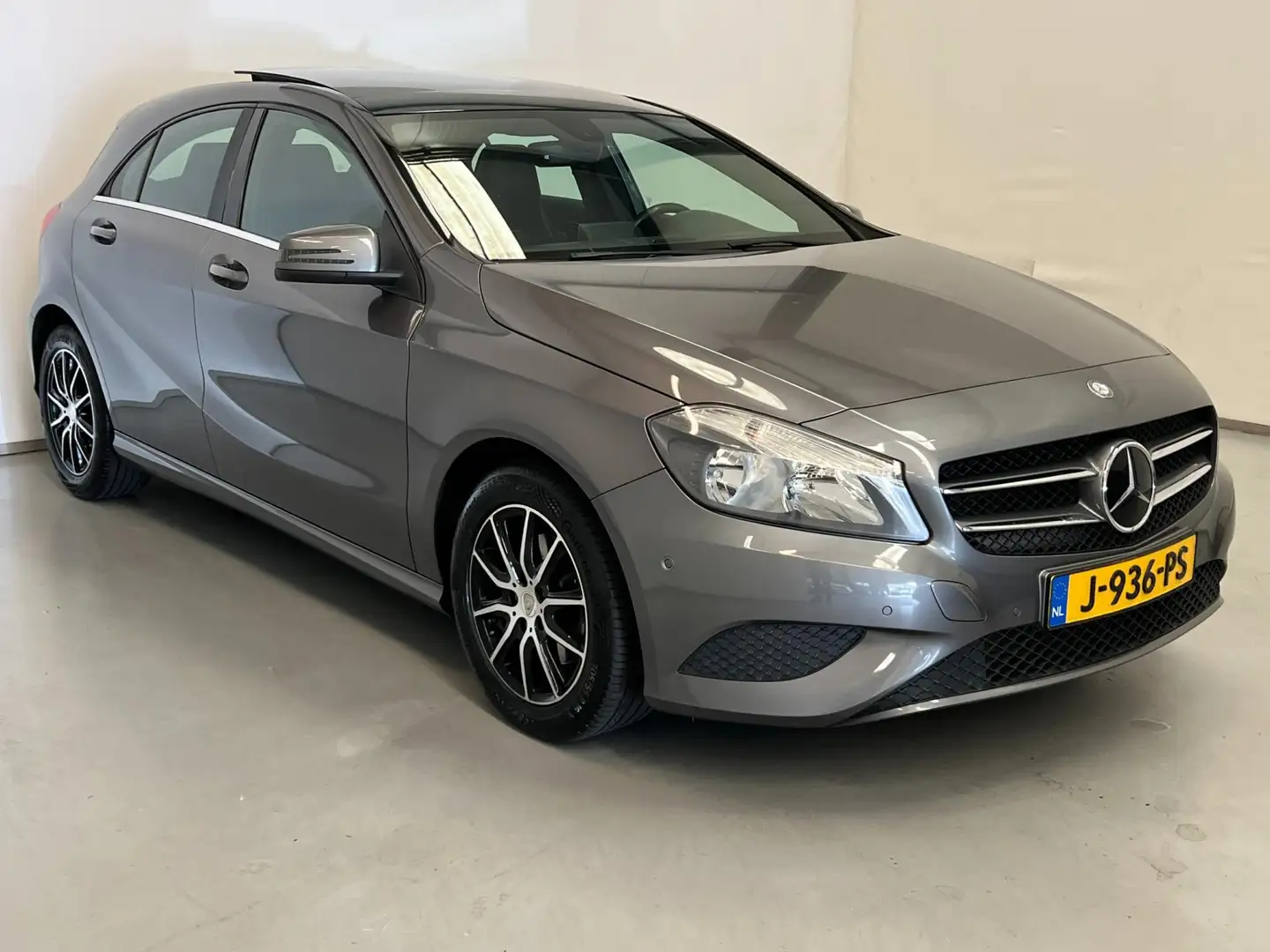 Mercedes-Benz A 180 Pano / Stoelverwarming Grey - 2