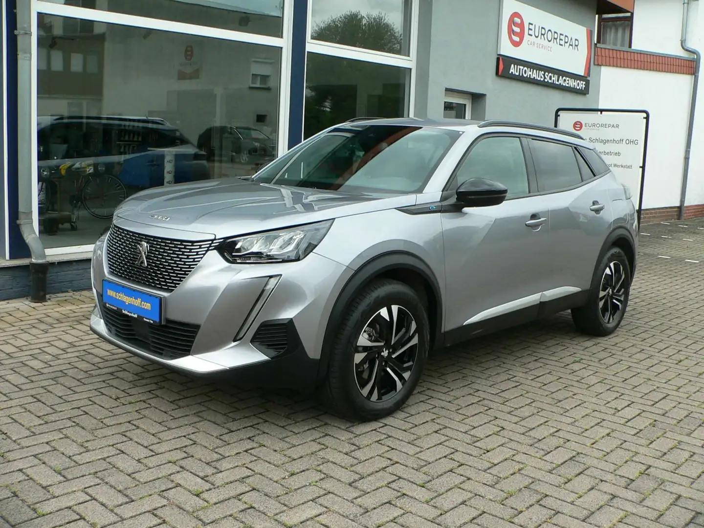 Peugeot 2008 e- Allure Silber - 1