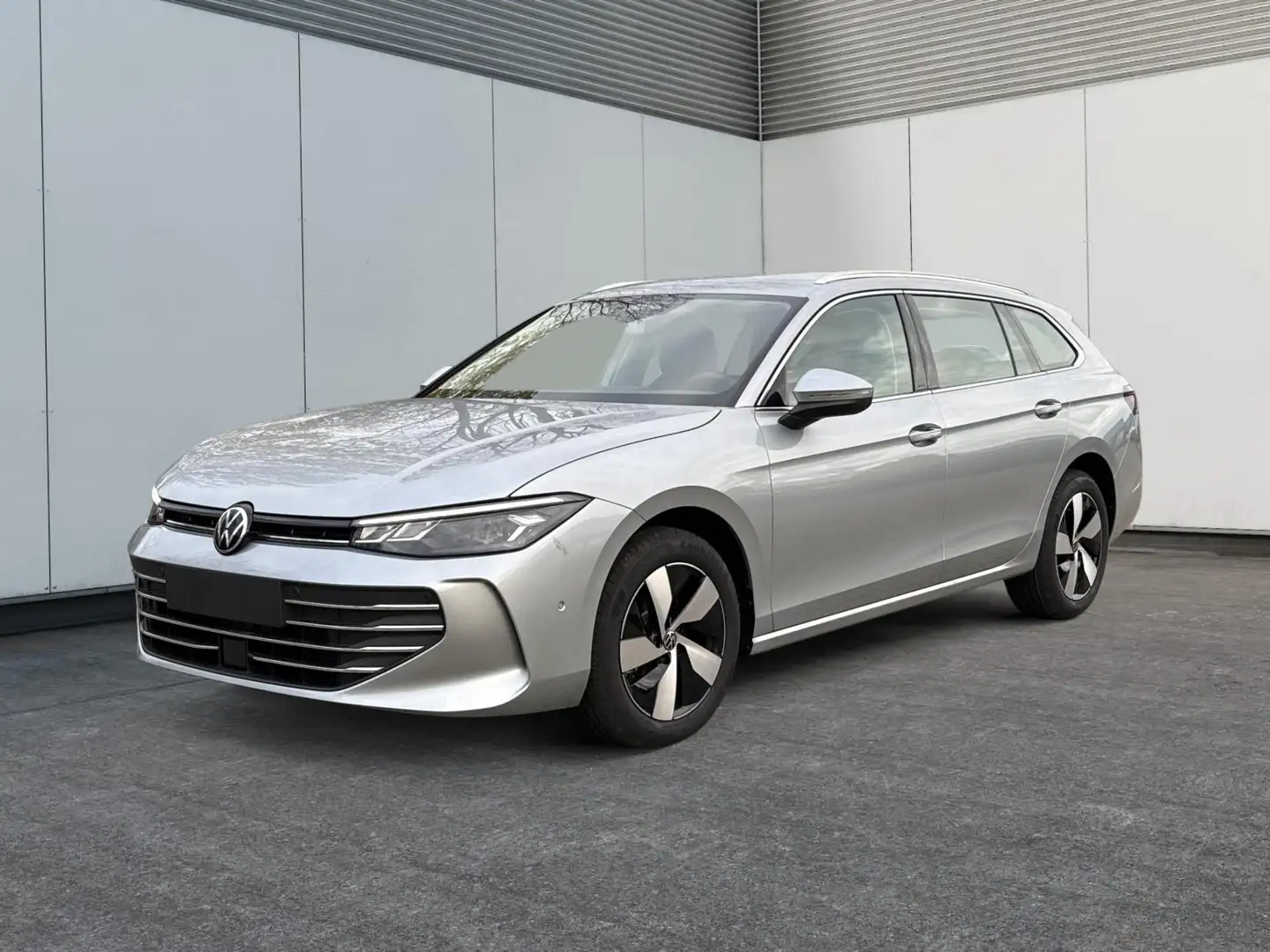 Volkswagen Passat Variant Business DSG+AHK+MASSAGE+NAVI+ACC+KAMERA+LED+17... Silber - 1