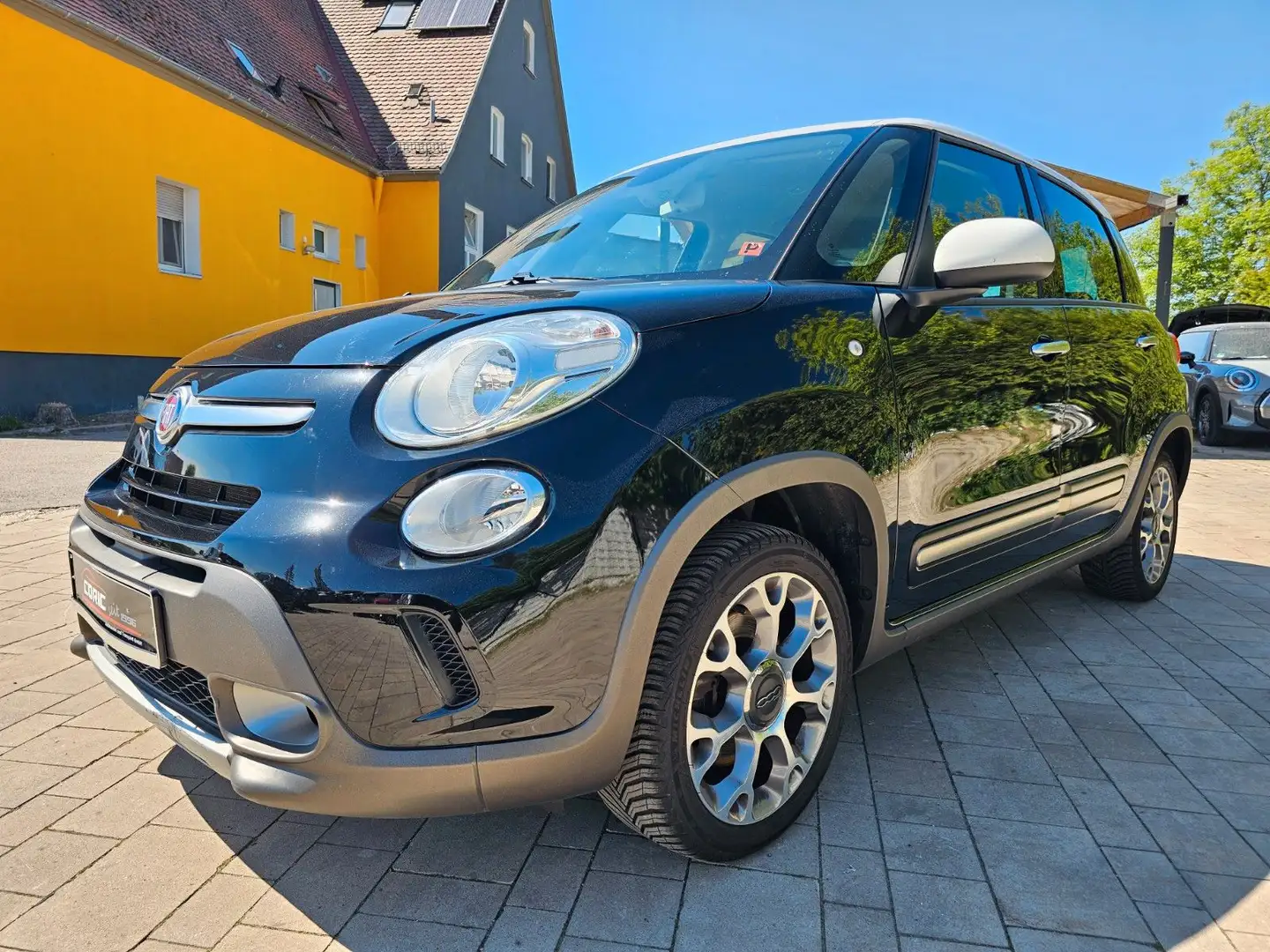 Fiat 500L Trekking Rock N Road Edition Schwarz - 2