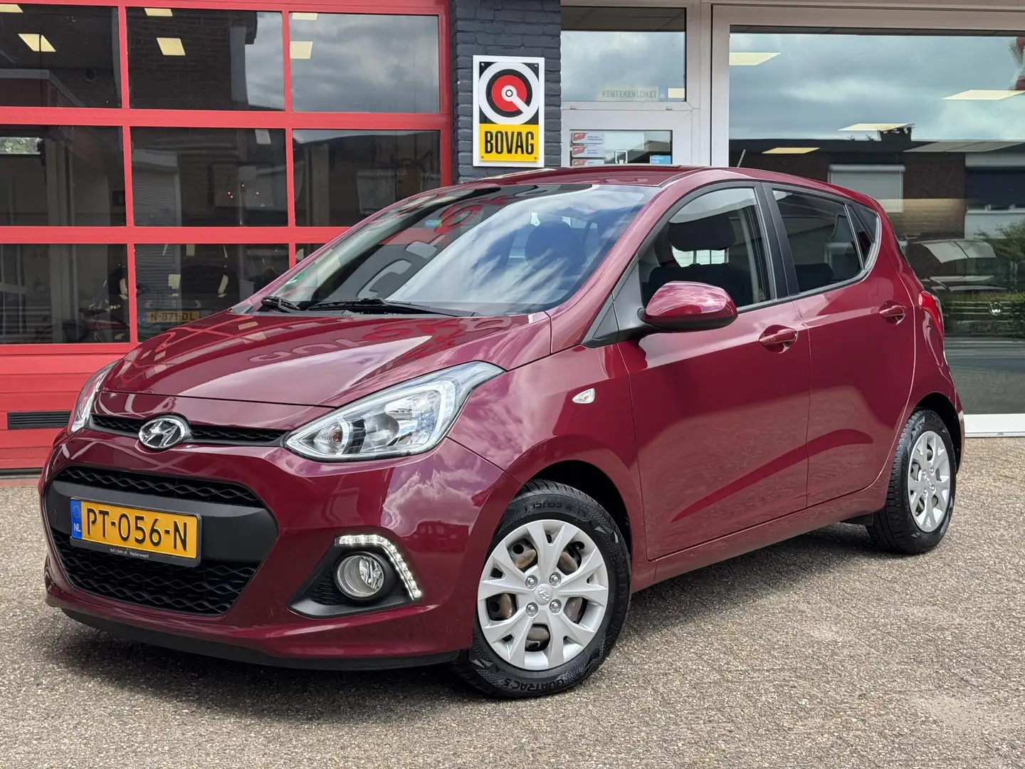 Hyundai i10 1.0i i-Motion Premium *CRUISE CONTROL/AIRCO* Rood - 2