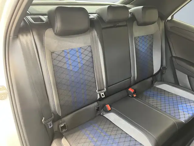 Volkswagen T-Roc view 11