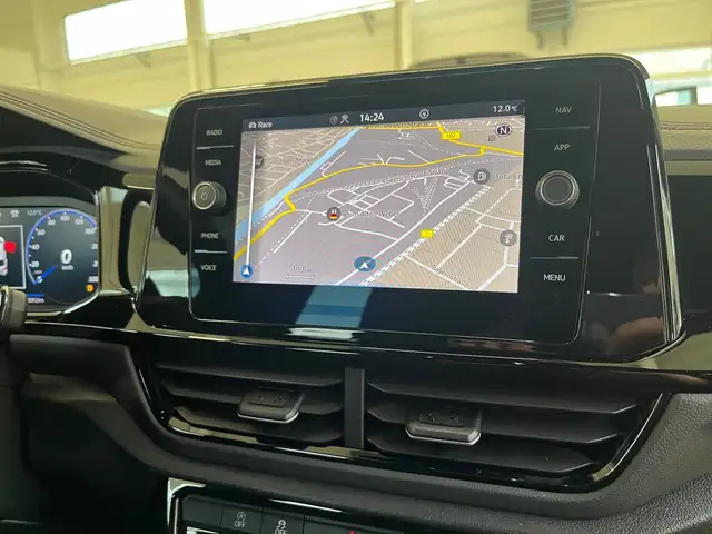 Volkswagen T-Roc view 13