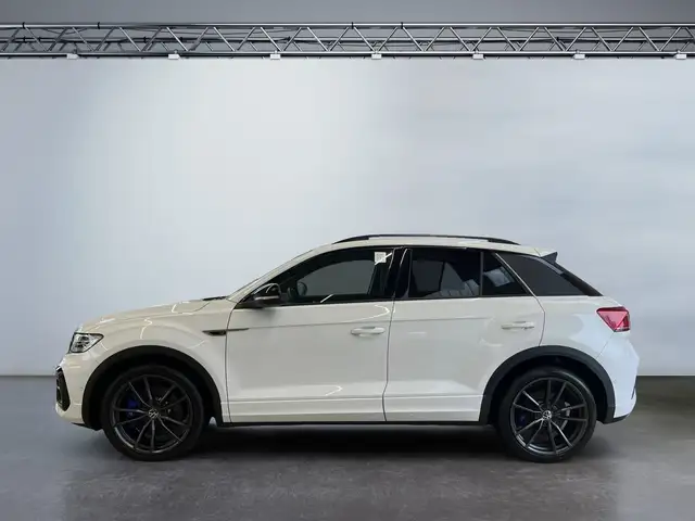 Volkswagen T-Roc view 3