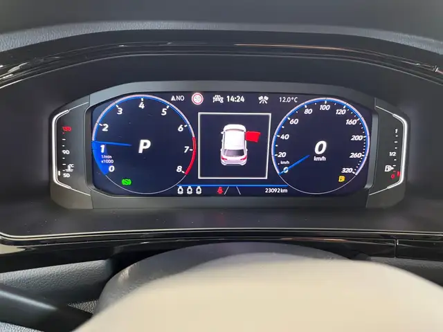 Volkswagen T-Roc view 12