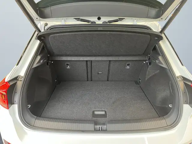 Volkswagen T-Roc view 14