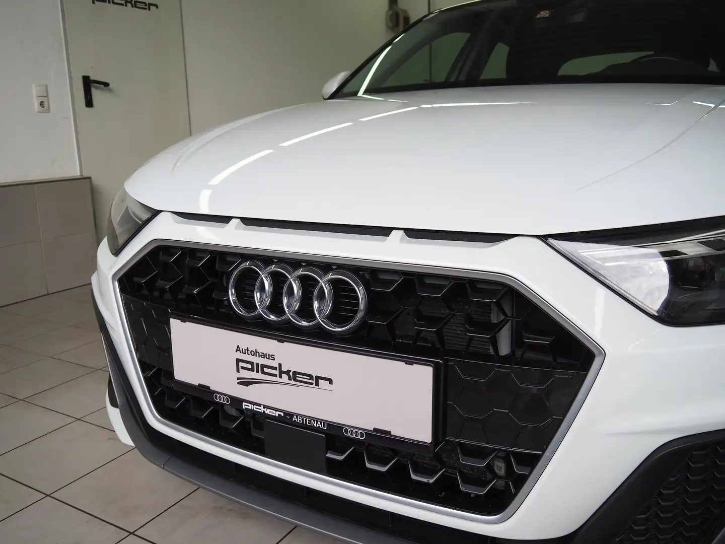 Audi A1 25 TFSI S line exterieur Weiß - 2