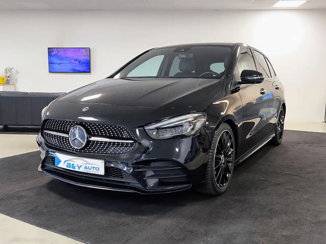 Mercedes-Benz B 180