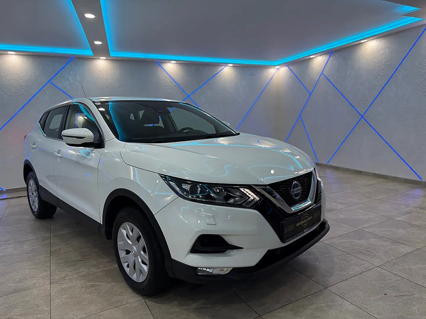 Nissan Qashqai 1,3 DIG-T Acenta*LED*PDC*1.BESITZ*AHK* Weiß - 1