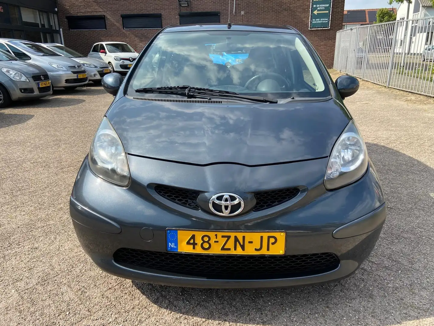 Toyota Aygo 1.0-12V - 5 deurs - Elektrisch pakket - A.p.k t/m Gris - 2