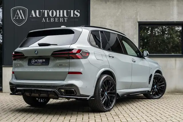 BMW X5 view 2