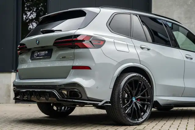 BMW X5 view 16