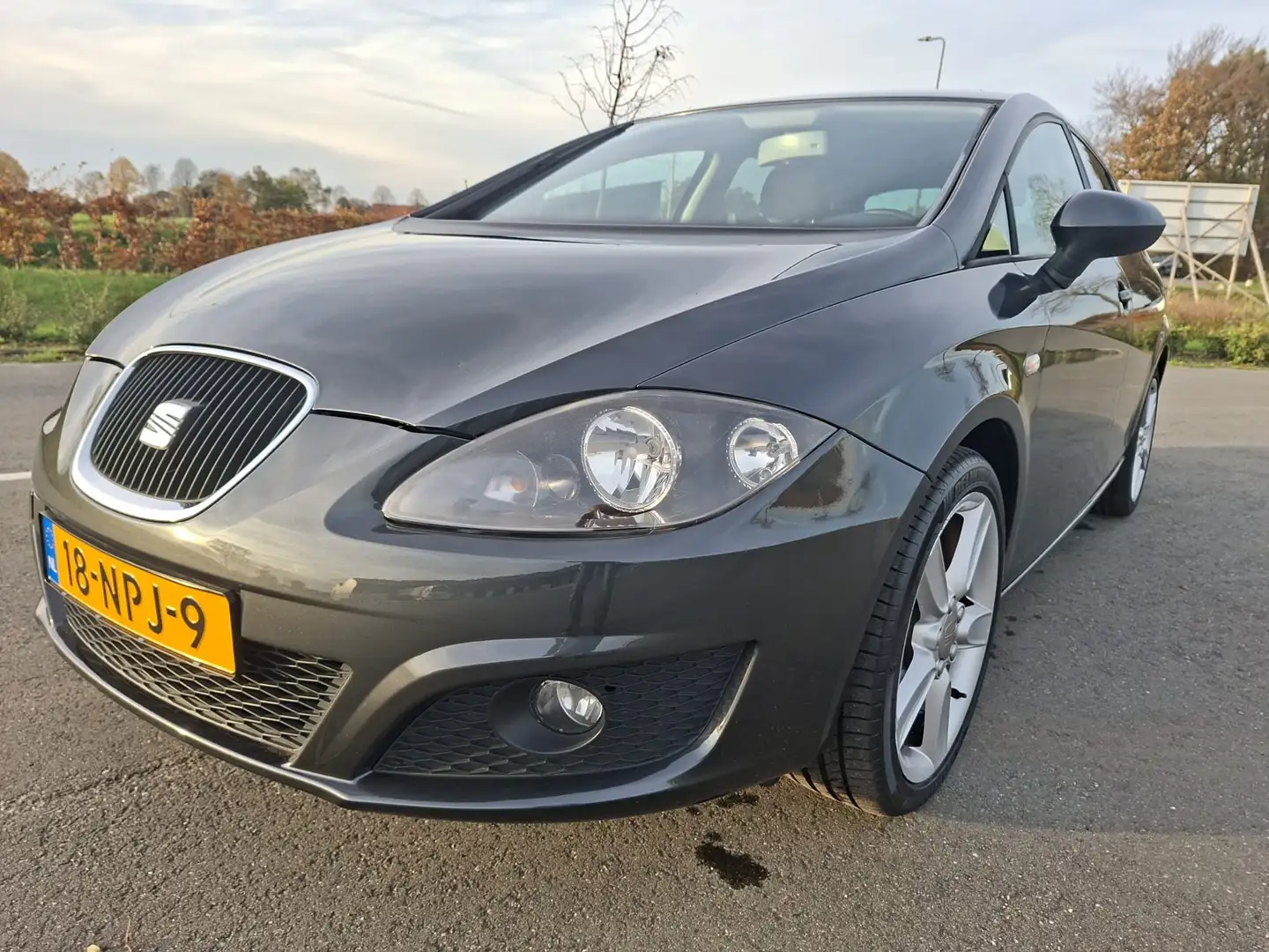 SEAT Leon Leon 1.2 TSI Sport Szary - 1
