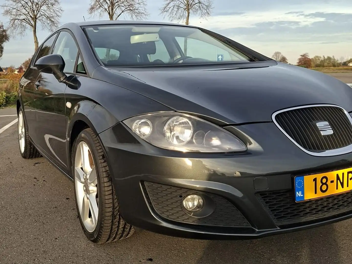 SEAT Leon Leon 1.2 TSI Sport Szary - 2