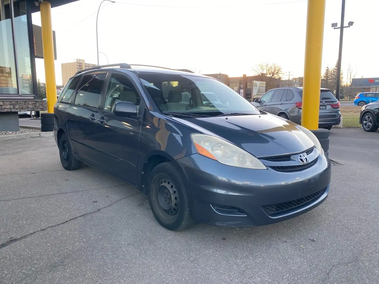 Toyota Sienna снимка Toyota Sienna