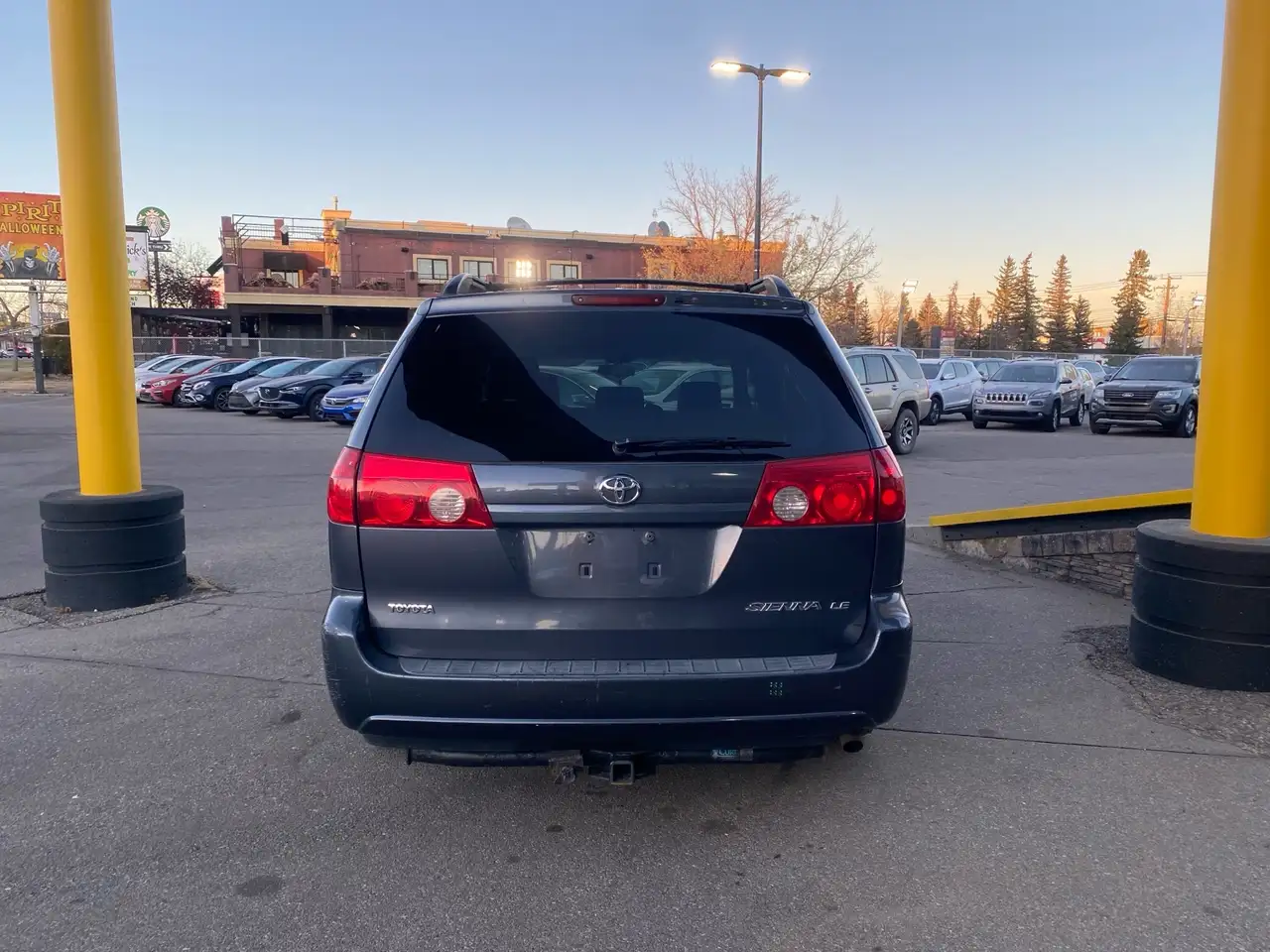 Toyota Sienna снимка Toyota Sienna