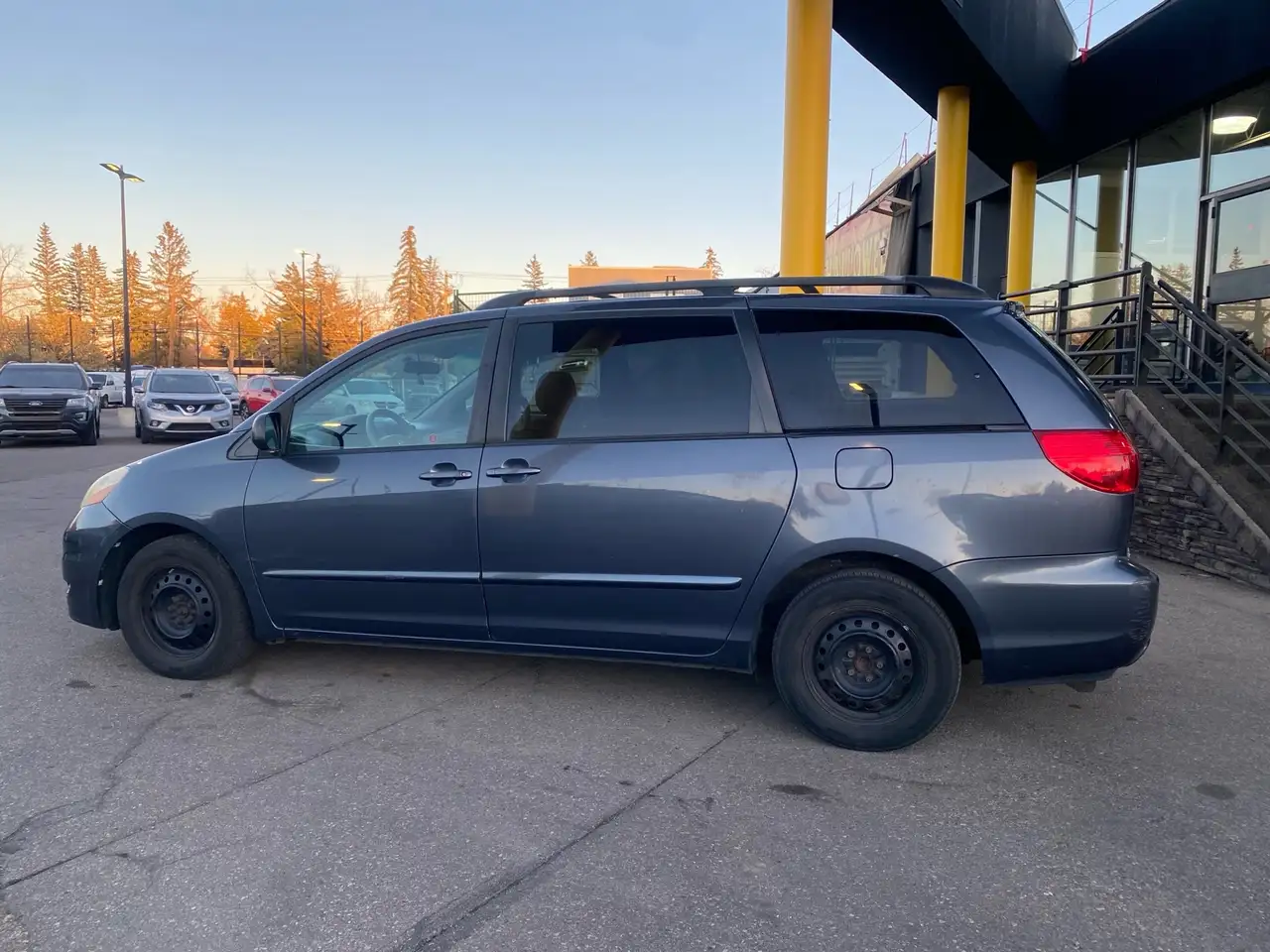 Toyota Sienna снимка Toyota Sienna