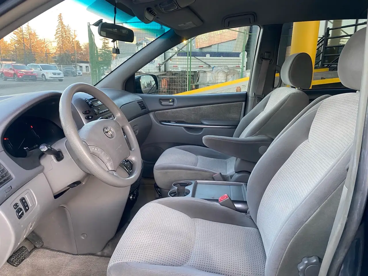Toyota Sienna снимка Toyota Sienna