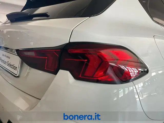 BMW 1 Series view 11