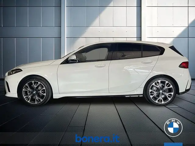 BMW 1 Series view 9