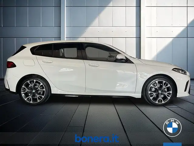 BMW 1 Series view 5