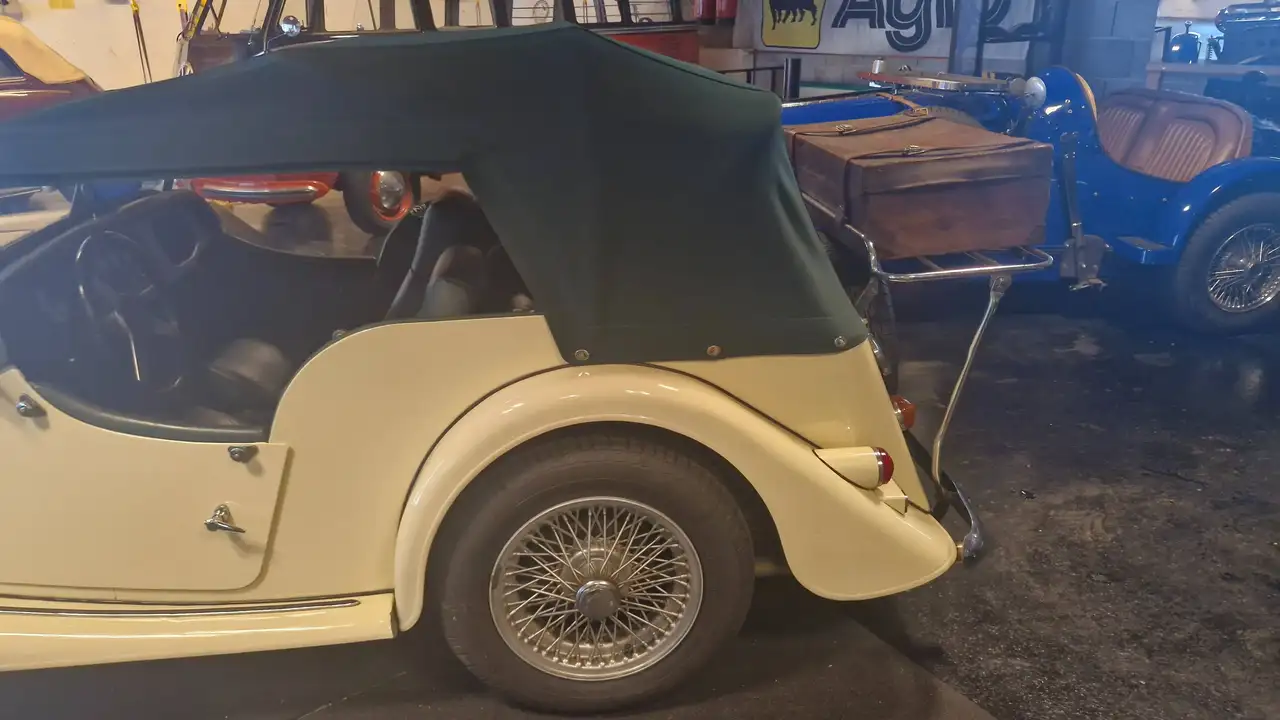 Morgan 4/4 4 Sitze, links gesteuert, neues Verdeck, neue Frontstoßstange, foto 9