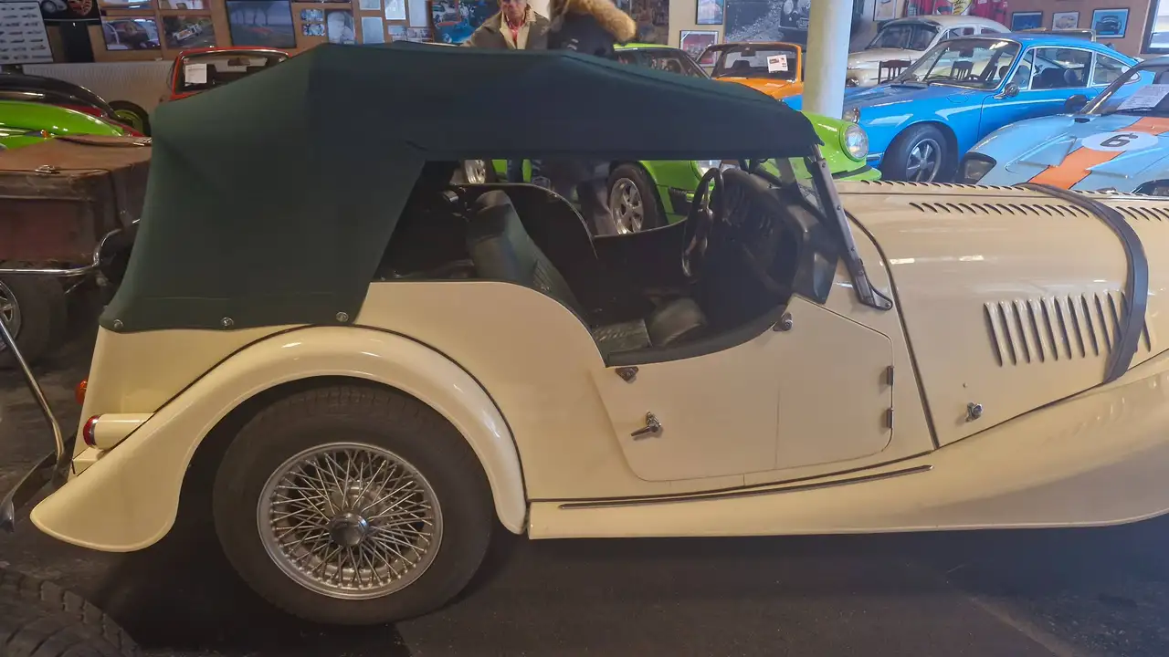 Morgan 4/4 4 Sitze, links gesteuert, neues Verdeck, neue Frontstoßstange, foto 11