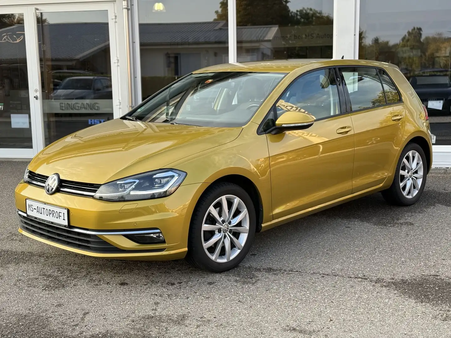 Volkswagen Golf 1.4 TSI Highline Navi Sound Alu Climatronic Gelb - 1