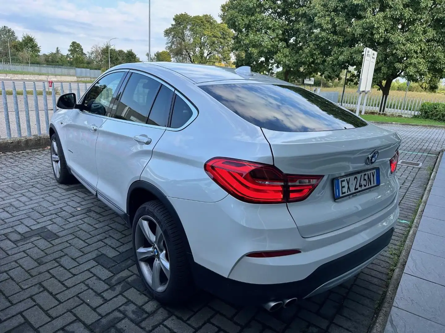 BMW X4 xDrive30dA 258CV xLine Bianco - 2