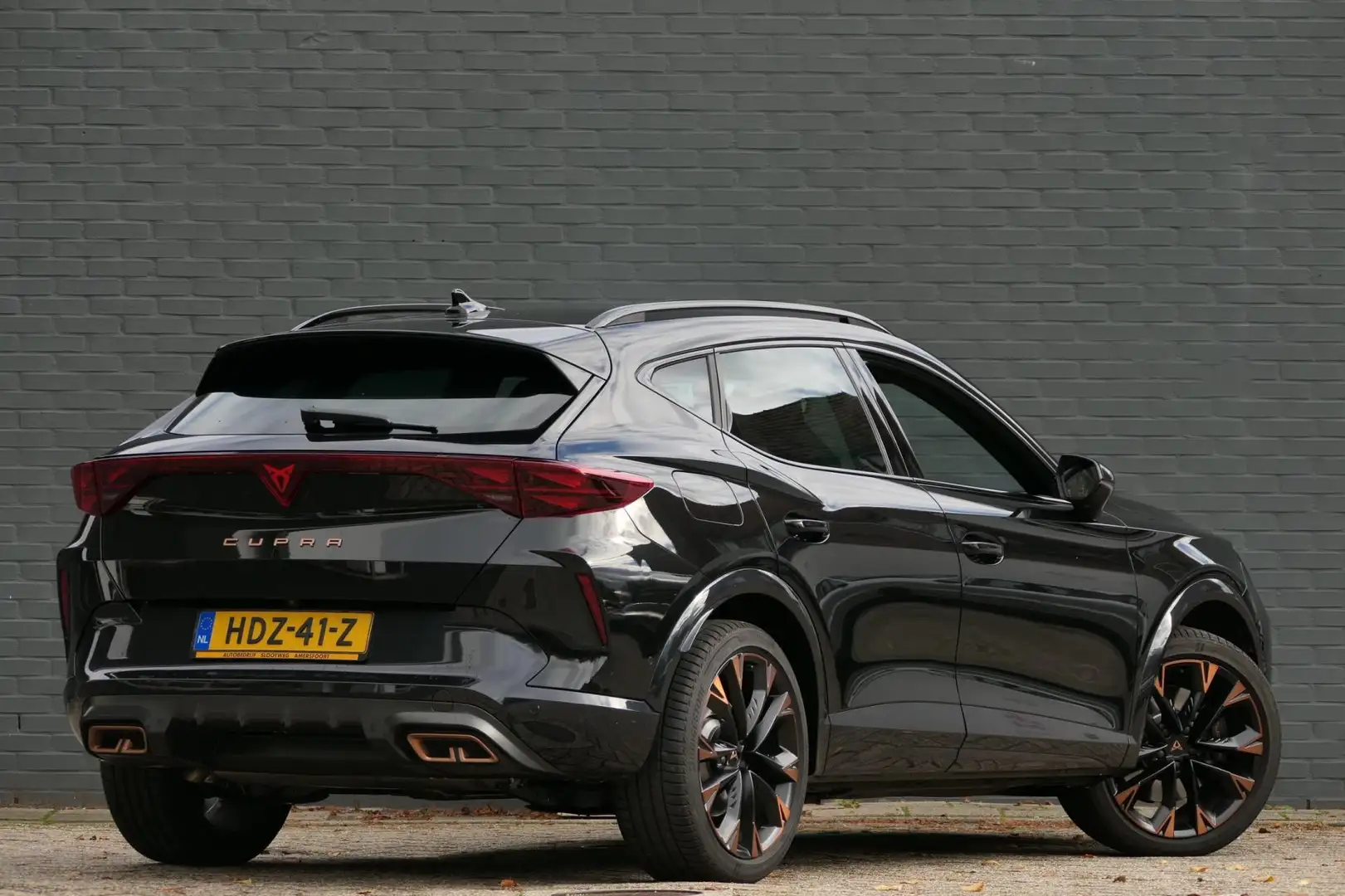 CUPRA Formentor VZ Performance 272PK Hybrid NL-Auto | Sennheiser | Zwart - 2