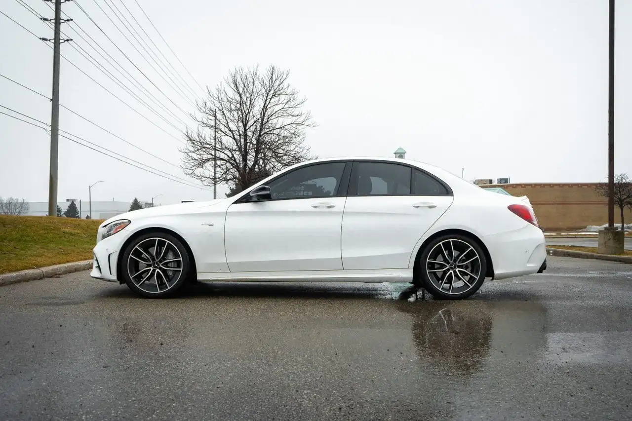 Mercedes-Benz C-Class снимка Mercedes-Benz C-Class