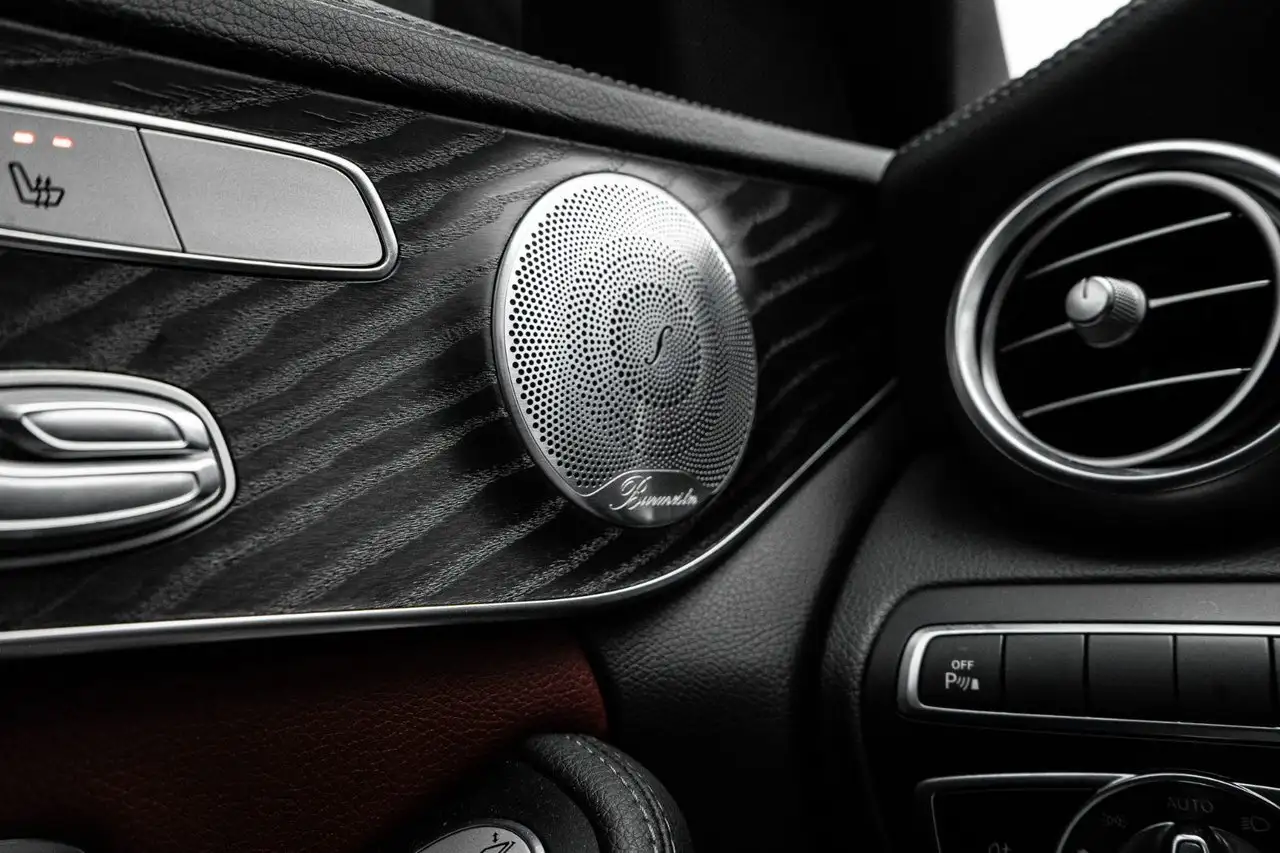 Mercedes-Benz C-Class снимка Mercedes-Benz C-Class