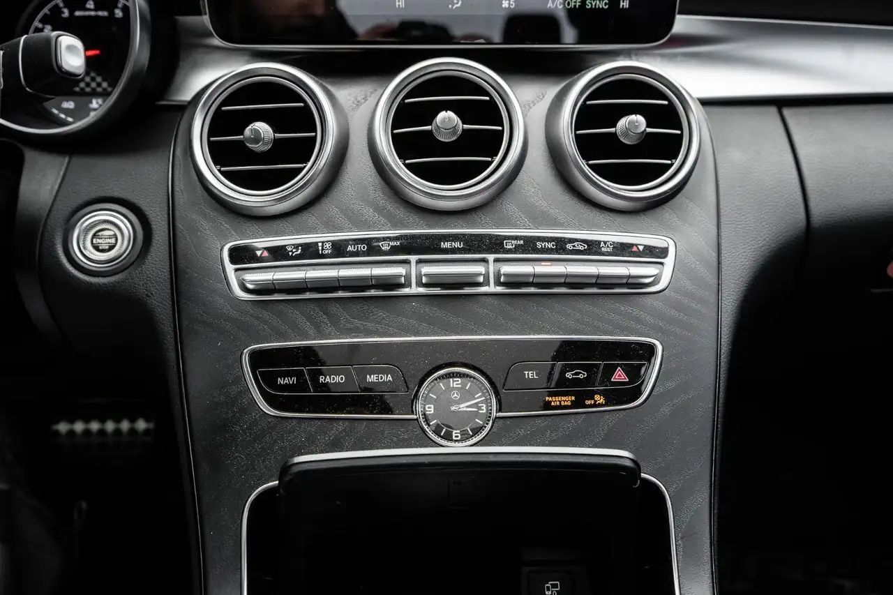 Mercedes-Benz C-Class снимка Mercedes-Benz C-Class