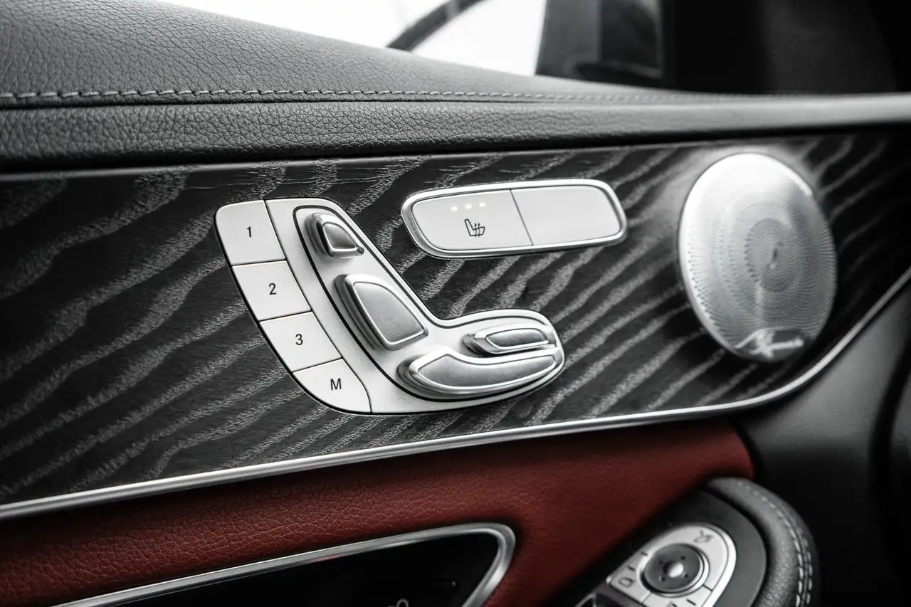 Mercedes-Benz C-Class снимка Mercedes-Benz C-Class